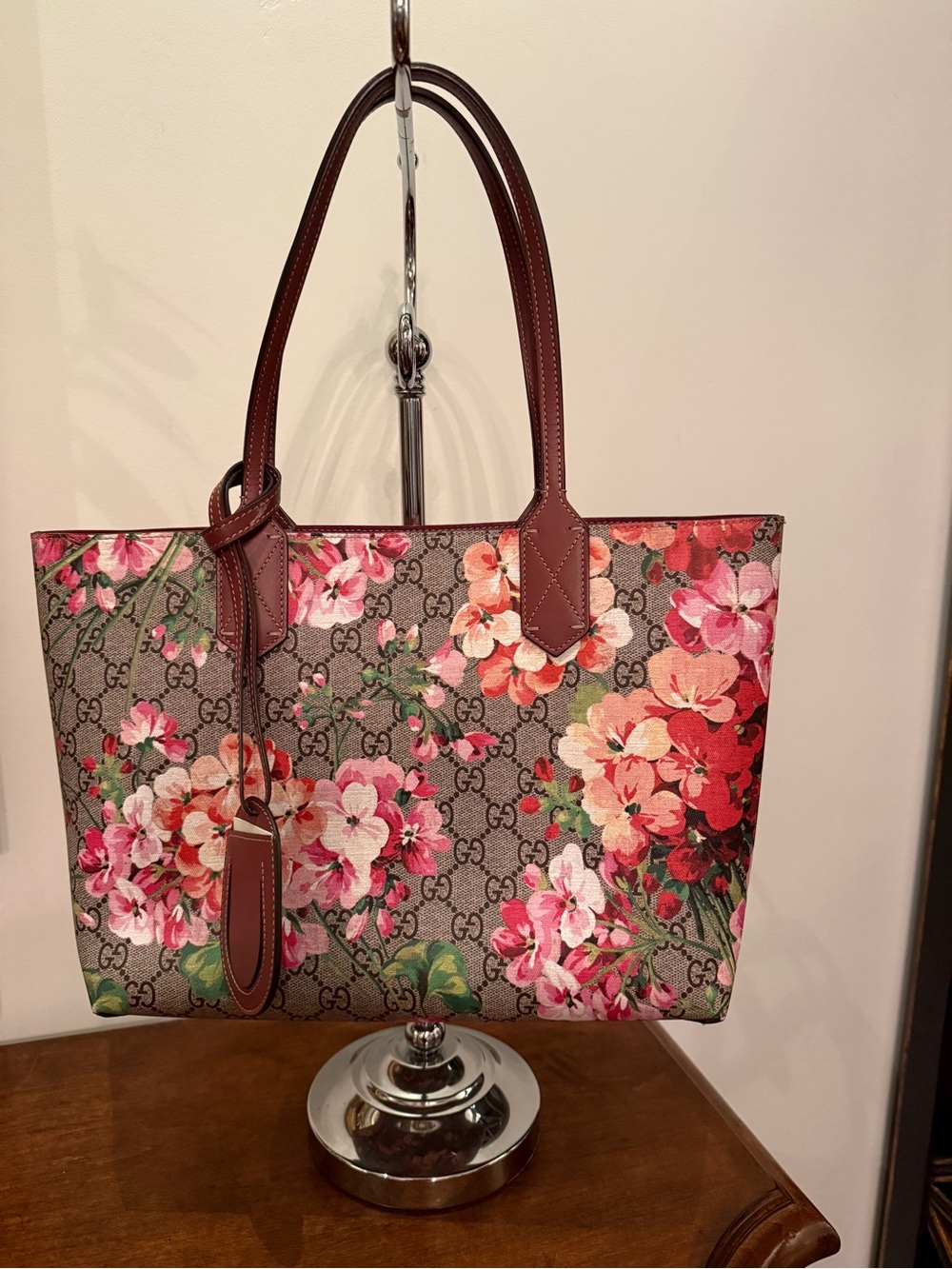 Gucci Blooms  GG Supreme Tote in Pink, Brown, NEW